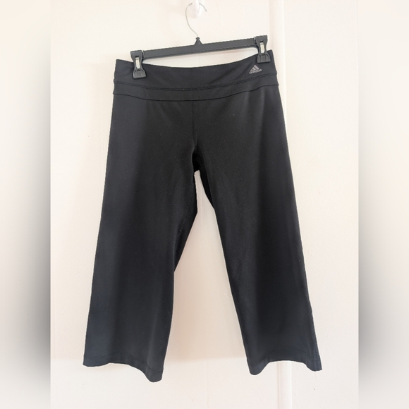 🎀 $5 Women's Adidas Black Capri Leggings - Picture 4 of 10